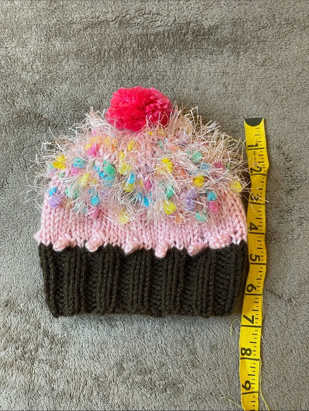 Knitted cup cake beanie size XS NWT
